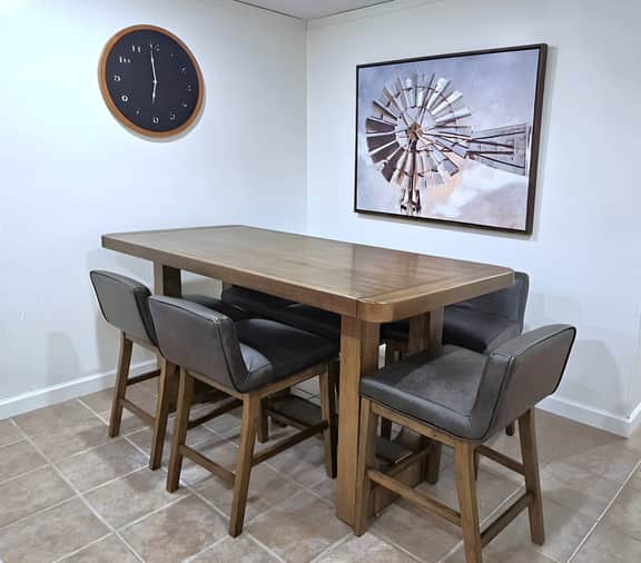 2 Bedroom, Washer/Dryer, Sleeps 6, lower, (No Kitchen)