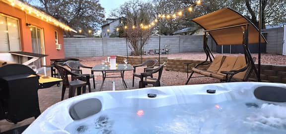 Hot Tub, Kayaks, Grill, Fire Pit, Pet Friendly, Ping Pong, W/D, Brkfst, Sleeps 12