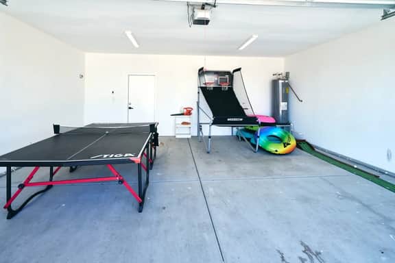 Hot Tub w/Lake View, Roof Top Deck, Game Room, W/D - Image 4