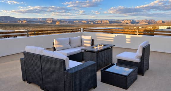 Hot Tub w/Lake View, Roof Top Deck, Game Room, W/D - Image 2