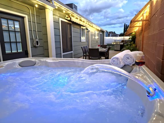 Hot Tub, Game Room, Kayaks, Boat Parking, Backyard, King, Fire Pit, Pets, W/D