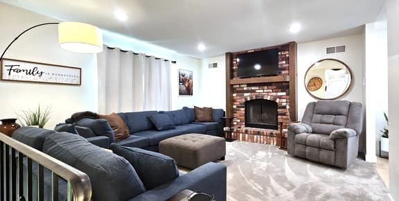 Paddleboards, Air Hockey, Grill, Fire Pit, W/D, Brkfst, Sleeps 10