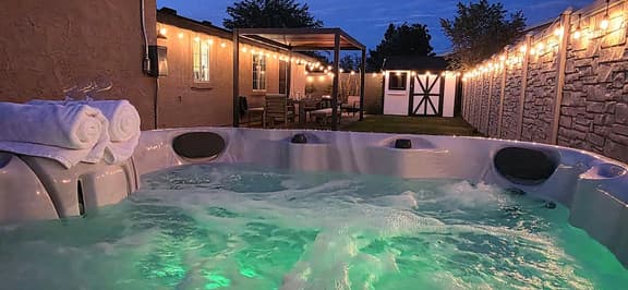 Hot Tub, Game Room, Coffee Bar, Fire Pit, Pancakes - Image 1